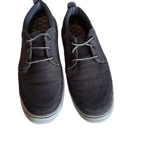 Under Armor Men's Black Canvas Shoes size 10, Very Goid used Condition.